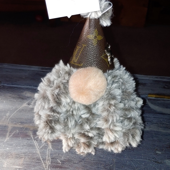 Large gnome with 100% authentic canvas hat. - Picture 7 of 12